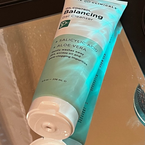 Core Clinicals OIL CONTROL Balancing Gel Cleanser brand new sealed 8 oz - Picture 7 of 8
